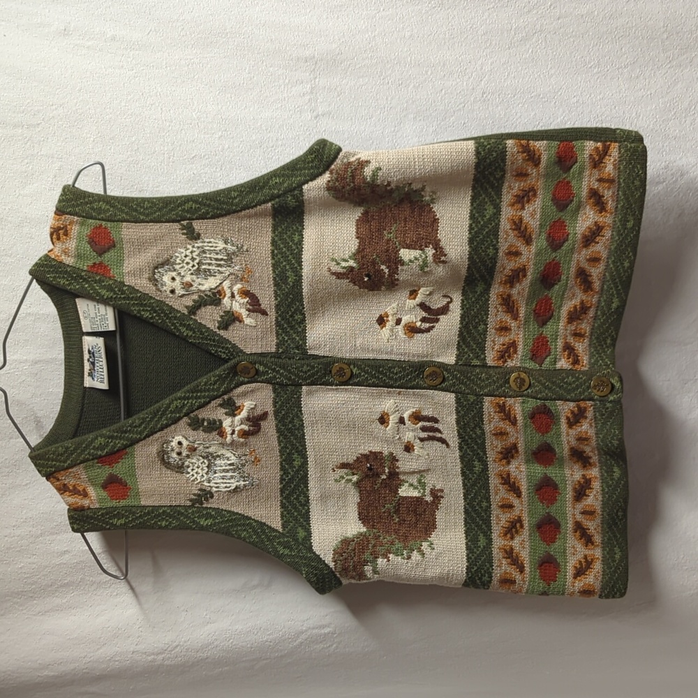 273- Vintage Country Cottage Green & Cream Knit Animal Vest